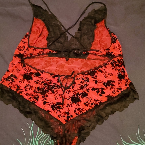 Plus size lace accent teddy - Picture 5 of 8